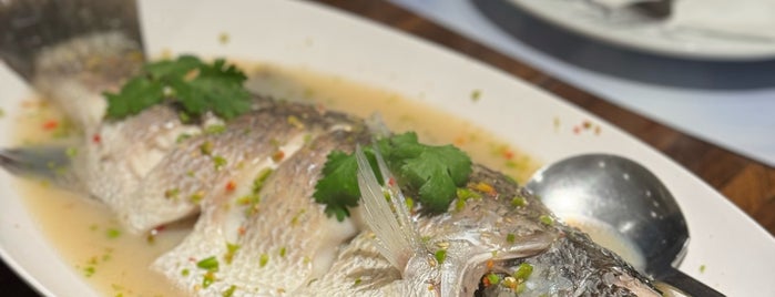 Laem Cha-Reon Seafood is one of Micheenli Guide: Food trail in Bangkok.