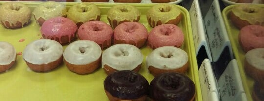 Delightful Donuts and Coffee is one of Locais salvos de Aubrey Ramon.