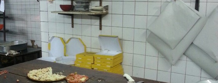 Angelín is one of Rocktails: Los Mejores Lugares para Bajonear Pizza.