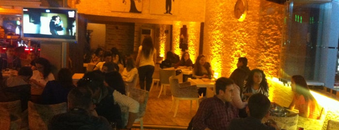 Edda Exclusive Cafe & Bistro is one of Yakında.