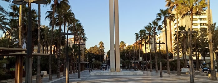 Rambla de Almería is one of QUE VISITAR CUANDO ESTAS EN ALMERIA.