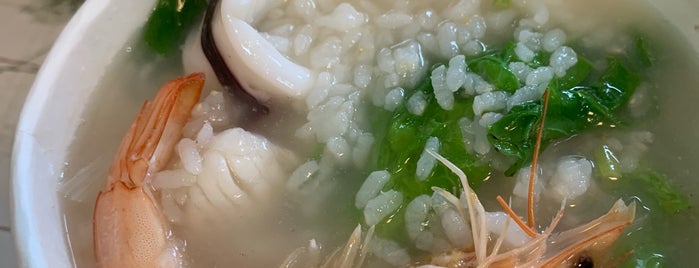 阿英海產粥 is one of 路邊攤或小吃.
