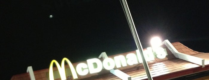 McDonald's is one of Josh : понравившиеся места.