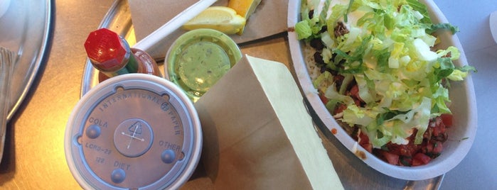 Chipotle Mexican Grill is one of Alexis 님이 좋아한 장소.