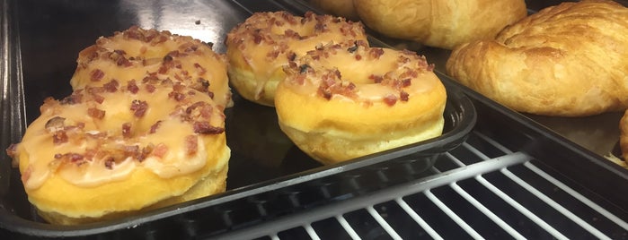 Daily Donuts is one of Tye : понравившиеся места.