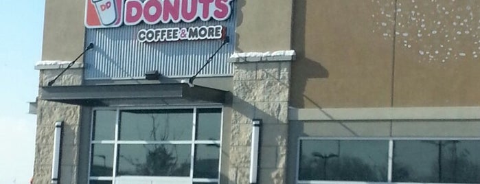 Dunkin' is one of Locais curtidos por Jordan.