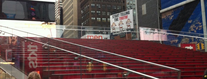 Red Stairs Times Square is one of Tempat yang Disukai Michael.