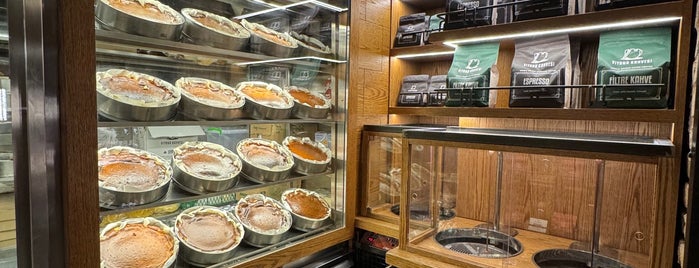 Viyana Kahvesi Galata Meydanı is one of Istanbul 🇨🇳 Restaurants 🍽.