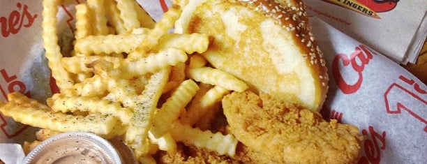 Raising Cane's Chicken Fingers is one of Lugares favoritos de Lizzie.