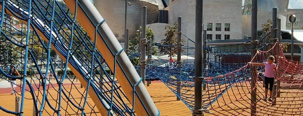 Guggenheim Playground is one of สถานที่ที่ Vanessa ถูกใจ.