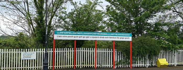 Llanfairpwllgwyngyllgogerychwyrndrobwllllantysiliogogogoch Railway Station (LPG) is one of Unusual place names (for Japanese).