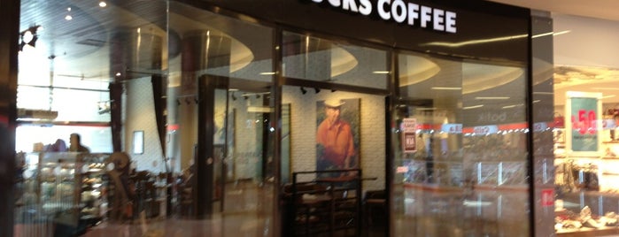 Starbucks is one of Orte, die Akif gefallen.