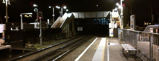 South Acton Overground Station is one of สถานที่ที่ Grant ถูกใจ.