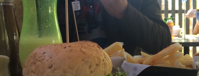 Bilby's Chargrilled Burgers is one of Posti che sono piaciuti a Drew.
