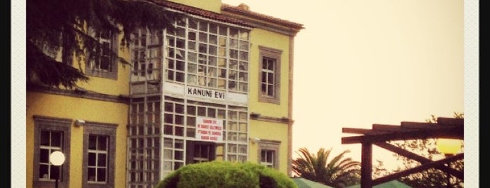 Kanuni Evi is one of Orte, die Gulsen gefallen.