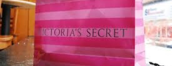 Victoria's Secret PINK is one of Belindaさんのお気に入りスポット.