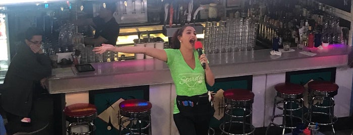 Ellen's Stardust Diner is one of Kelseyさんのお気に入りスポット.