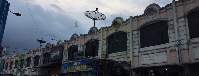 Pasar Lawang is one of BeliBeli.