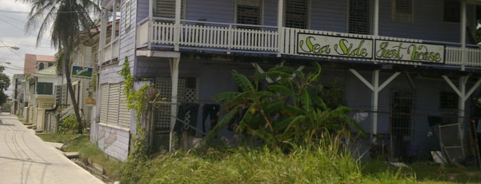 Seaside Hostel is one of สถานที่ที่ Carl ถูกใจ.