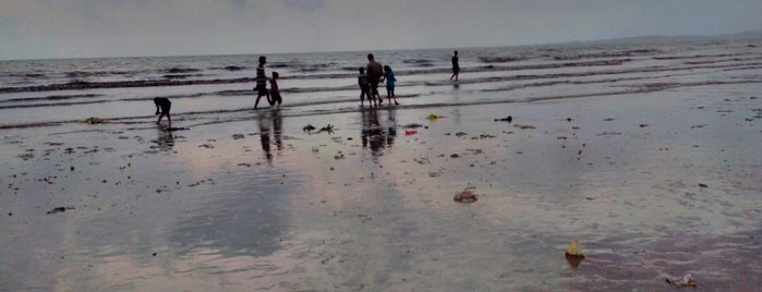 Juhu Beach is one of Mumbai's Best to See & Visit.