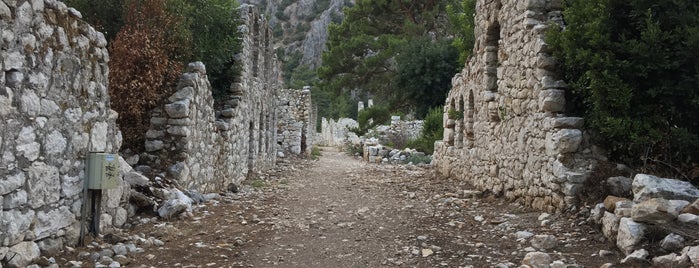 Olympos Antik Kenti is one of Lugares favoritos de Hatice.