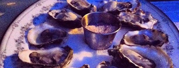 Demun Oyster Bar is one of Locais curtidos por Pat.