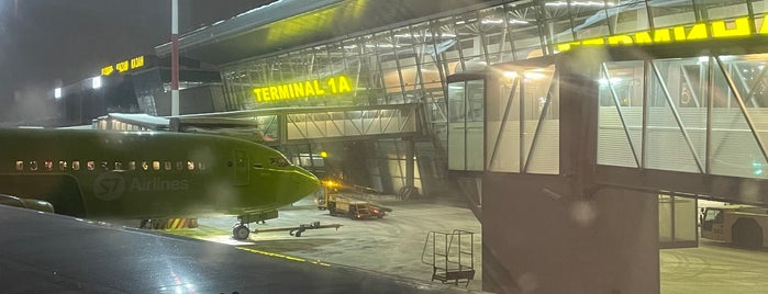 Terminal 2 is one of Аэропорты.
