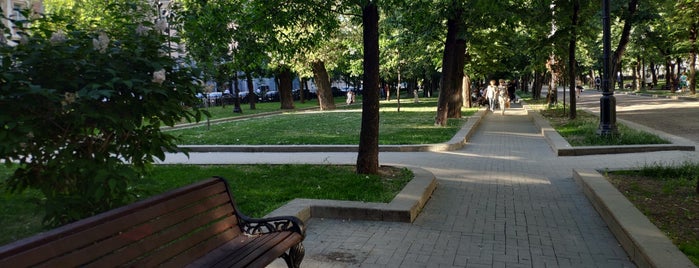 Чеховский сад is one of สถานที่ที่ Yuliya ถูกใจ.