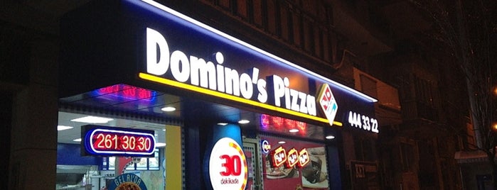 Domino's Pizza is one of Tempat yang Disukai Bahar.