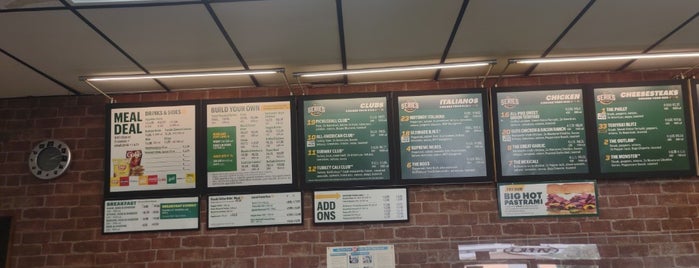 Subway is one of The 13 Best Places for Crispy Bacon in Honolulu.