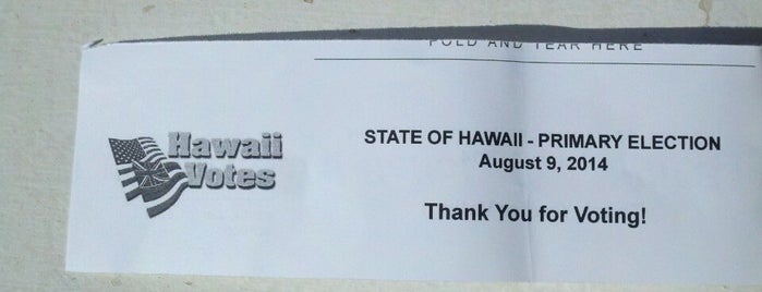 Honolulu Hale Polling Station is one of Places That i Just Browsed; But I Want To Go in.