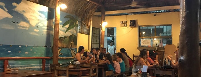 Mauricio's San Juan Pizzeria is one of สถานที่ที่ Denis ถูกใจ.