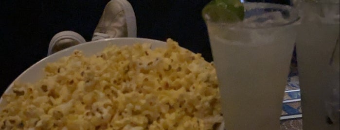 CMX Cinemas CinéBistro is one of Isabellaさんのお気に入りスポット.