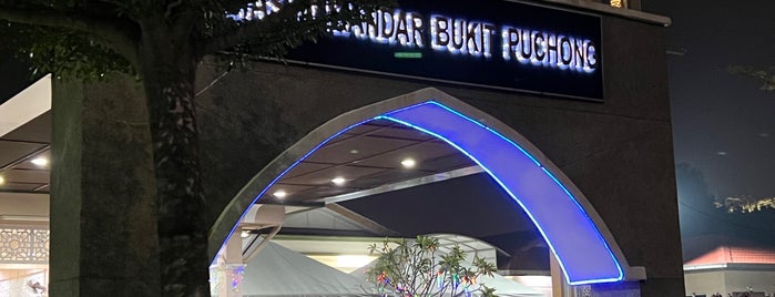 Masjid Bandar Bukit Puchong is one of Masjid & Surau.