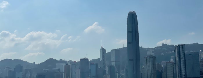 West Kowloon Waterfront Promenade is one of Tempat yang Disukai Cathy.