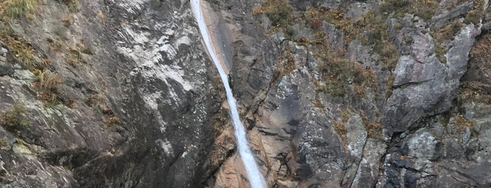 Biryeong Falls is one of Tempat yang Disukai Kyo.