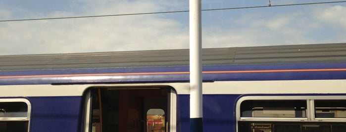 Doncaster Railway Station (DON) is one of Locais curtidos por Henry.