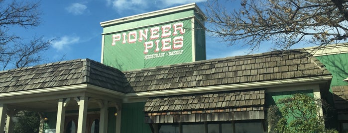 Pioneer Pies Restaurant and Bakery is one of Worthwhile Pit Stops on Road Trips.