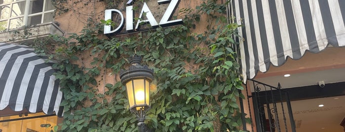 Cafeteria Buenos Diaz is one of CAFETERIA & CASA DE TÉ.