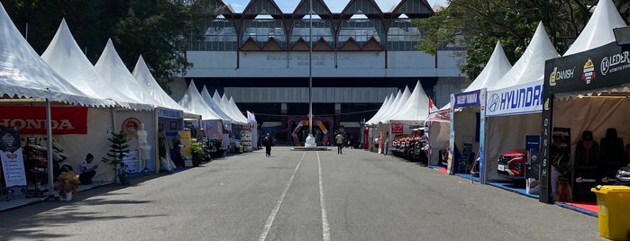 Stadion Harapan Bangsa is one of rumah.