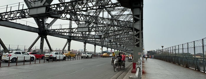 Howrah Bridge is one of Калькутта.