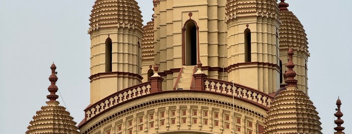 Dakshineshwar Temple is one of Калькутта.