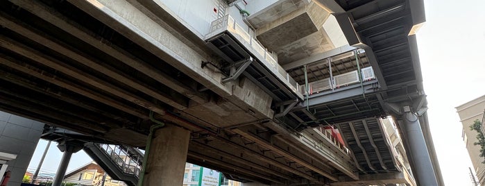 MRT Bang Phai (BL33) is one of MRT รถไฟฟ้าสายสีม่วง.