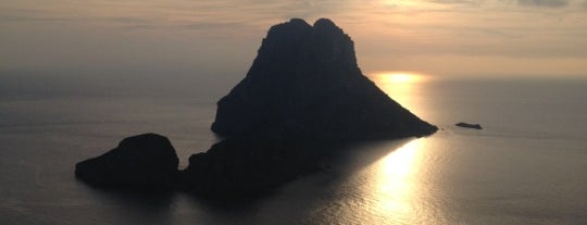 Torre de Savinar (Torre Pirata) is one of Ibiza Essentials.