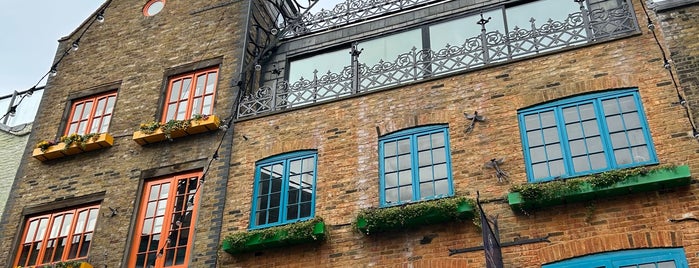 Neal's Yard is one of Londra.