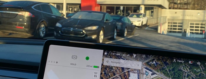 Tesla Motors Decatur is one of สถานที่ที่ Chester ถูกใจ.