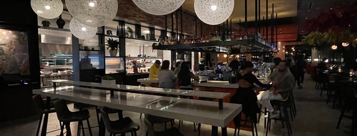 Chroma Modern Bar + Kitchen is one of Gespeicherte Orte von Anthony.