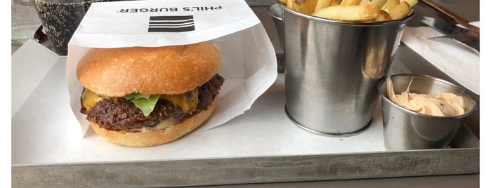 Phil's Burger is one of Oleksii : понравившиеся места.