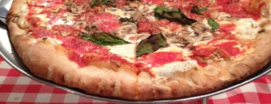 Grimaldi's Pizzeria is one of Awesome places in NYC.