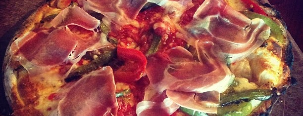 Anthony's Coal Fired Pizza is one of Thelocaltripper : понравившиеся места.